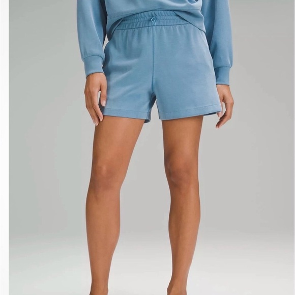 lululemon athletica Pants - Lululemon Women's Blue Casual Shorts Size‎ 2